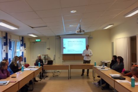 Simma mot vågorna